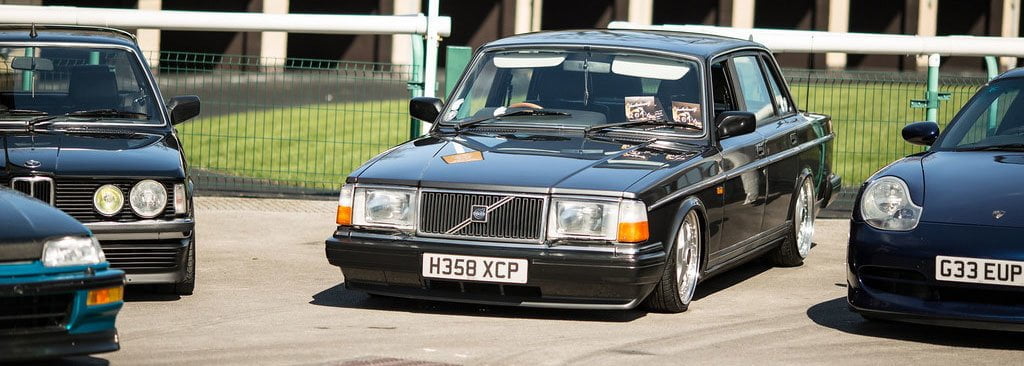 elsecar at the races. Photo by WaterCooled Society