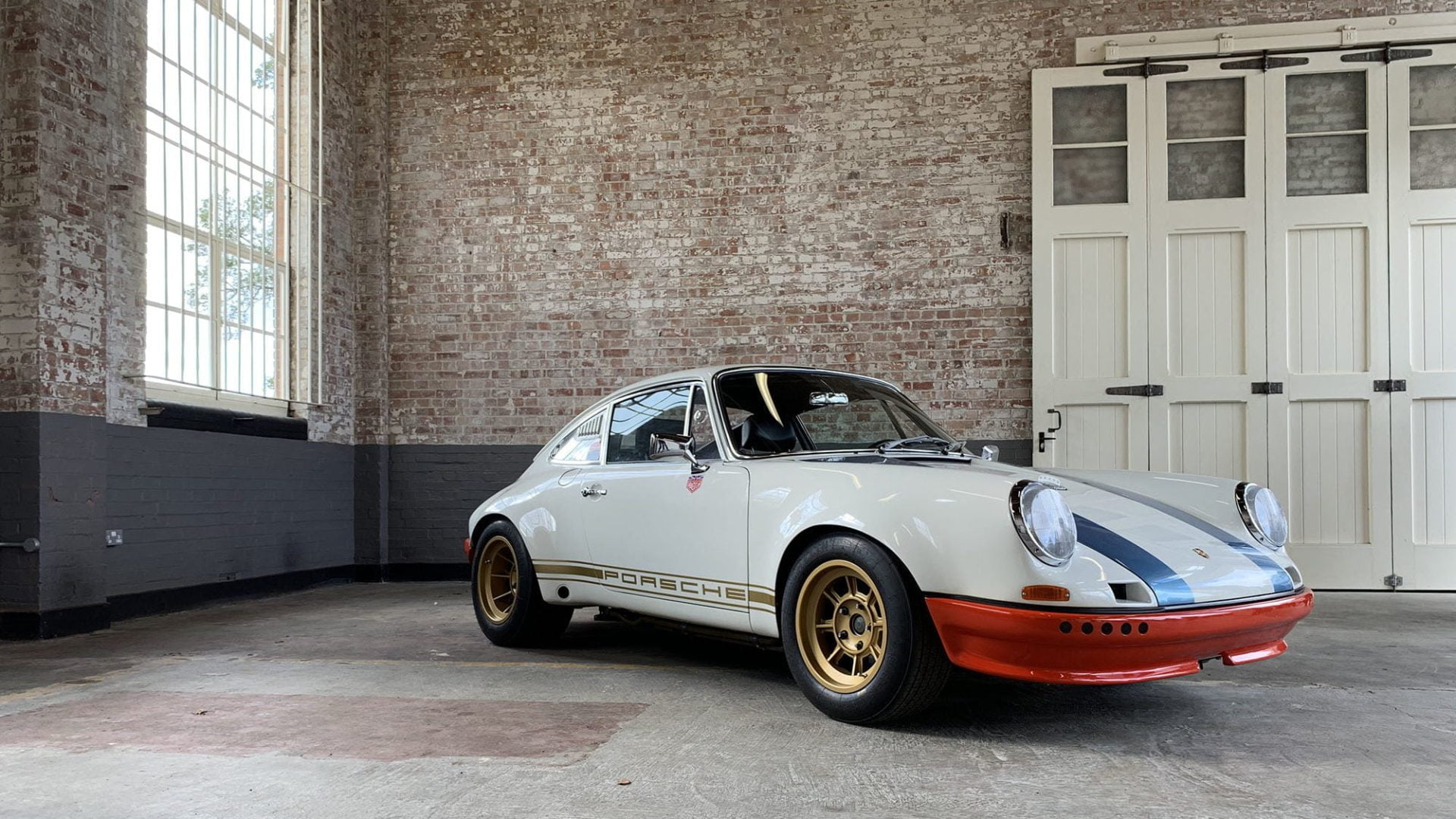 The Ultimate Guide To Classic Car Shows In The Uk 4 Classic Porsche 911 Outlaw Belonging To Magnus Walker At Bicester Heritage Sunday Scramble
